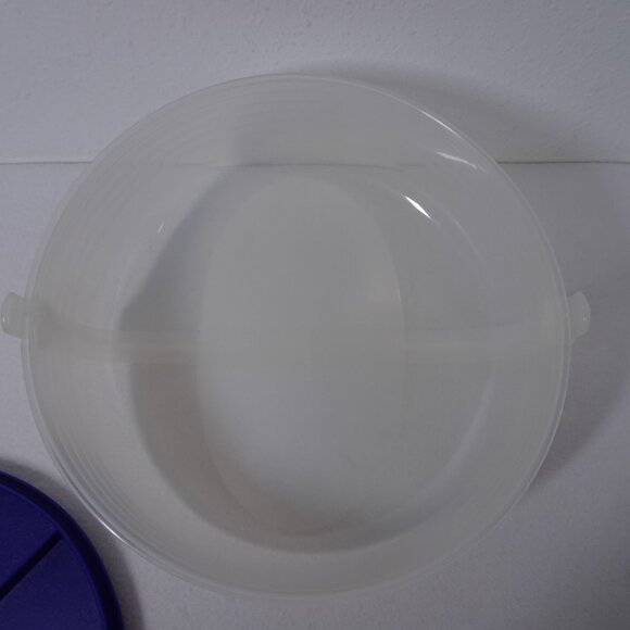 Tupperware Round Pie Taker Carrier Pie Holder Blue Locking Lid 3062C-2 - Picture 9 of 11